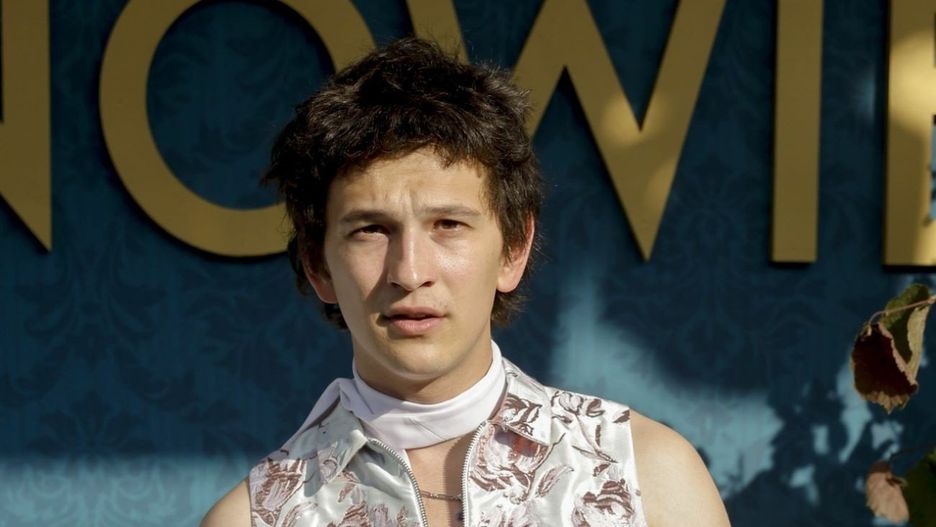 Zapraszamy do naszej galerii, gdzie można zobaczyć, jak prezentuje się Maria Wende, żona Ignacego Lissa, jednego z najbardziej obiecujących polskich aktorów ostatnich lat &gt;&gt;&gt;&gt;Na zdjęciu Ignacy Liss na polskiej premierze 3. sezonu serialu &#34;Bridgertonowie&#34;. Rok 2024.