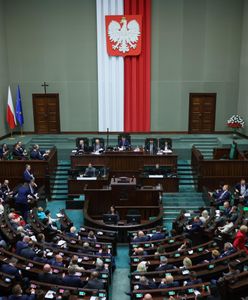 Zmiana na pozycji lidera i "walka o przekroczenie progu". Nowy sondaż