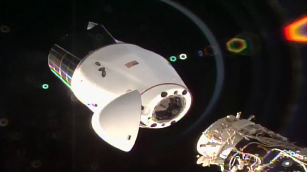 NASA i SpaceX sprowadzają na Ziemię kapsułę towarową Dragon