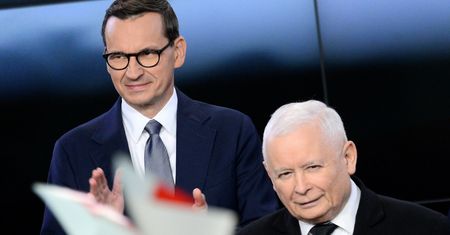 Samobójcza misja Morawieckiego. "Udało się zbudować rzeczywistość równoległą"