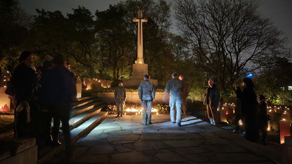 1 i 2 listopada, gdy Polacy idą tłumnie na cmentarze wspominać swoich bliskich zmarłych, Cytadela mieni się blaskiem tysięcy zniczy