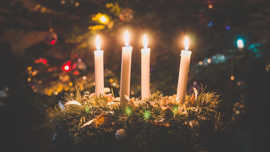 Adwent trwa przez cztery niedziele poprzedzające Boże Narodzenie.