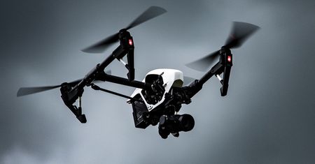 Dronowy atak bombowy - czy można go (było) uniknąć?