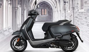 Debiutuje odświeżone Kymco Like 125 Sport. Pojedziesz nawet z "prawkiem" kat. B