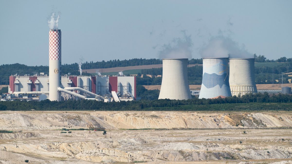 Elektrownia i kopalnia Tur�w
15.07.2023 Bogatynia PGE Gornictwo i Energetyka Konwencjonalna Oddzial Kopalnia Wegla Brunatnego Turow PGE Gornictwo i Energetyka Konwencjonalna SA Oddzial Elektrownia TurowFot. Wojciech Strozyk/REPORTER
Wojciech Strozyk/REPORTER