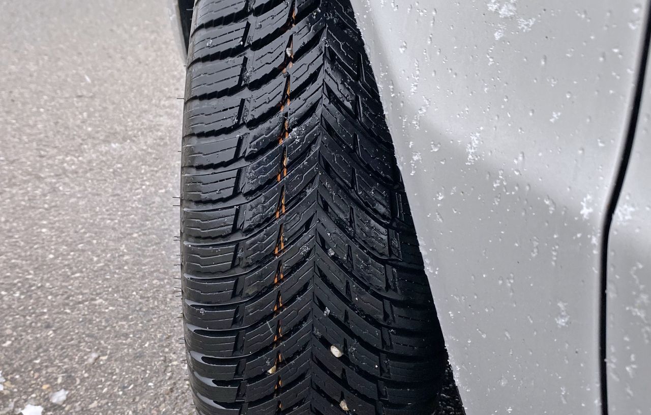 All-season tire