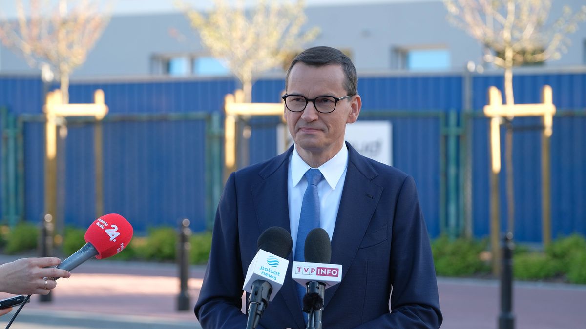 Na zdjęciu Mateusz Morawiecki w trakcie briefingu prasowego