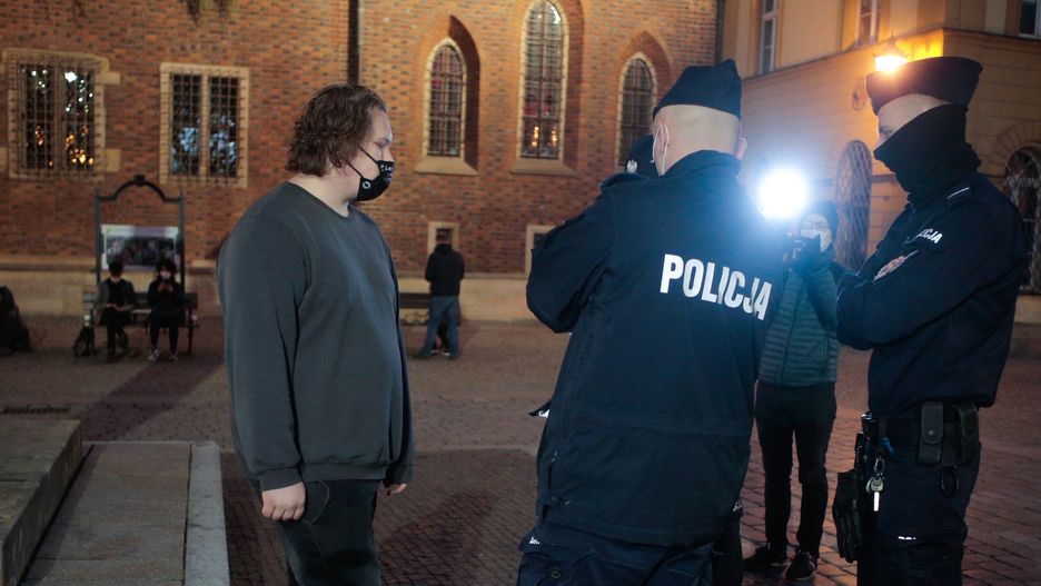 Wrocław. Franek Broda wylegitymowany przez policję
