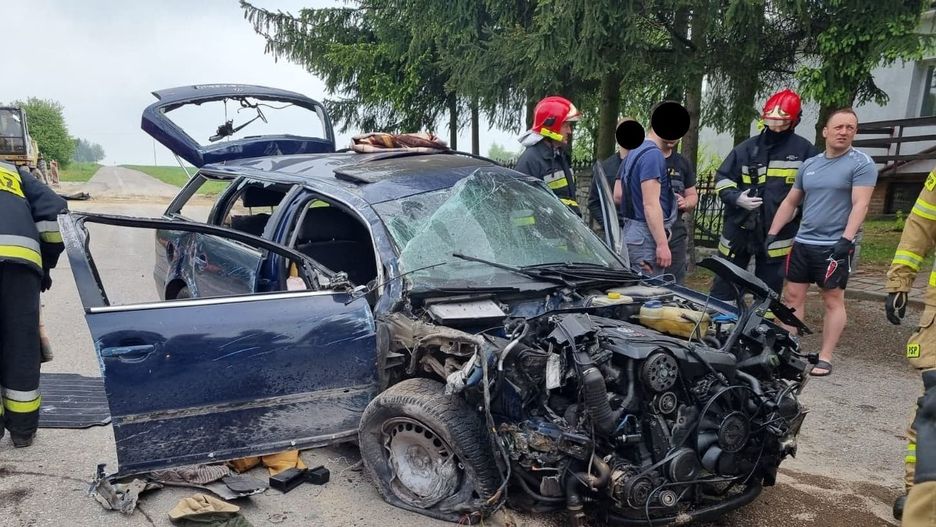 Lubelszczyzna. Tajemniczy wypadek. Auto uderzyło w kościelny mur