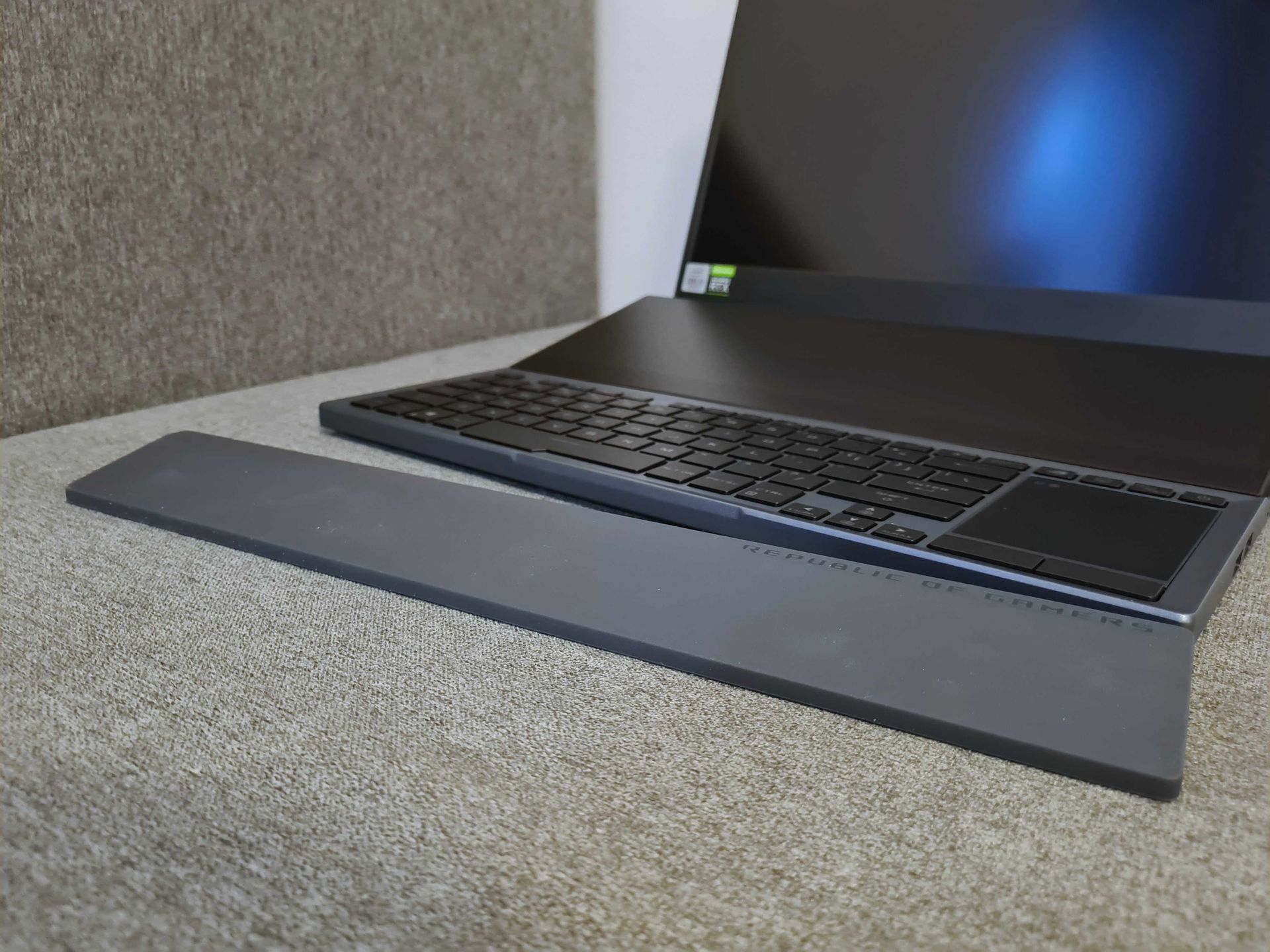 ASUS ROG Zephyrus Duo 15 – test. Granie na dwóch ekranach 7