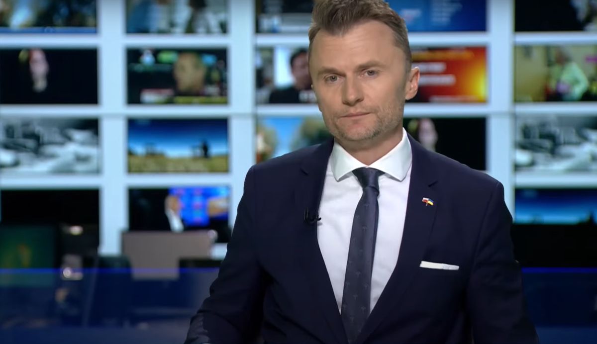 Piotr Jacoń prowadzi w TVN24 m.in. pasma informacyjne