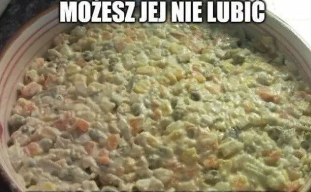 Memy o sałatce warzywnej podbijają polski internet nie od dziś.