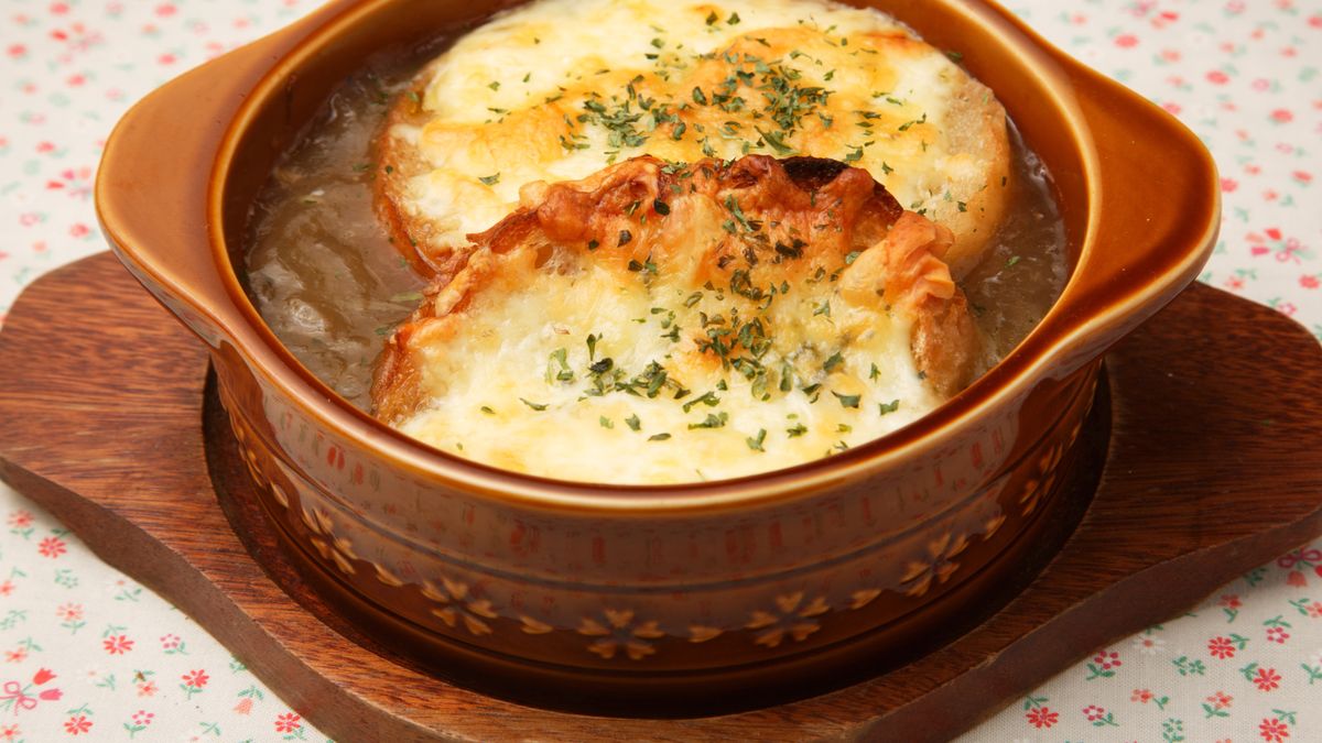 Zupa cebulowa to francuski klasyk