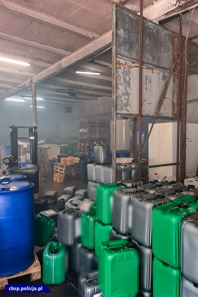 Służby zlikwidowały jedną z największych fabryk narkotyków w Polsce