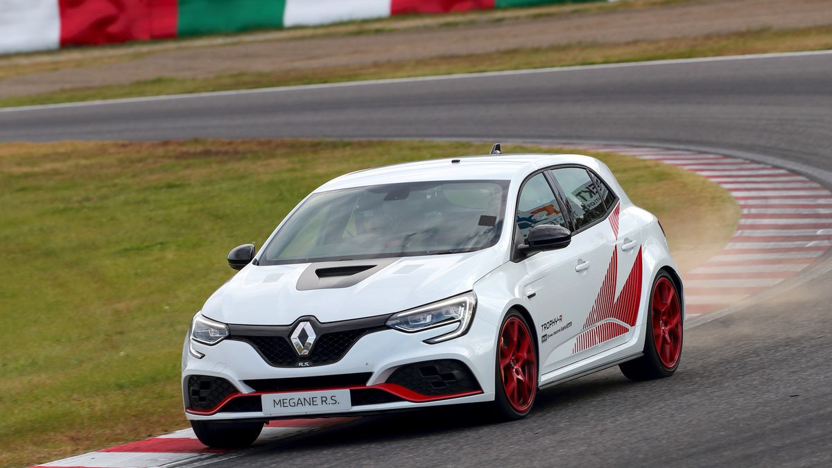 Renault po raz kolejny udowadnia, że wie jak tworzyć szybkie auta.