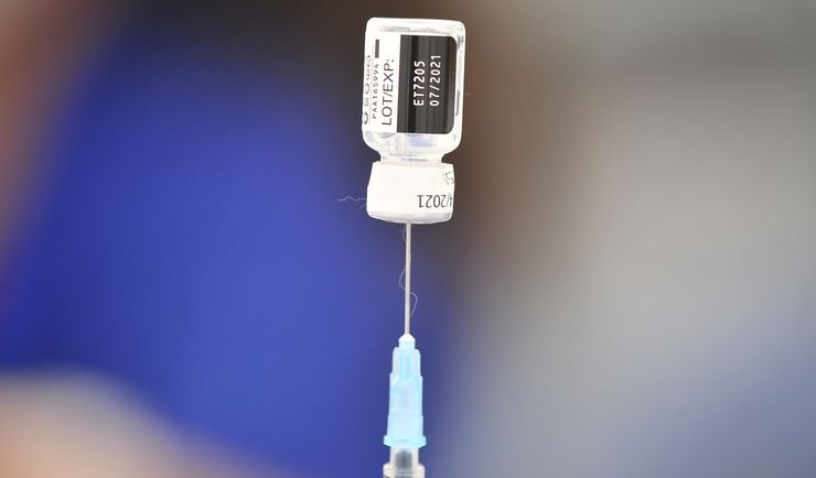 Prof. Simon nie ma wątpliwości. Trzecia dawka niezbędna