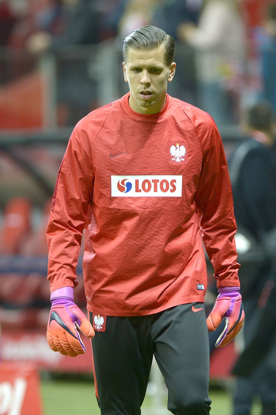 Wojtek Szczęsny został OBRZUCONY BUTELKAMI przez pseudokibiców w Albanii