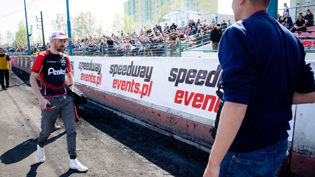 WP SportoweFakty / Jakub Barański. / Finał  Złotego Kasku odwołany przez wystające krawężniki.