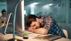 Smutna analiza, jak "wzrosły" stawki dla copywriterów i accountów przez 10 lat