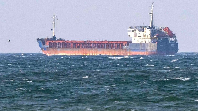 Po lewej statek Caffa, zdjęcie z 13 marca zrobione w okolicach Trelleborga