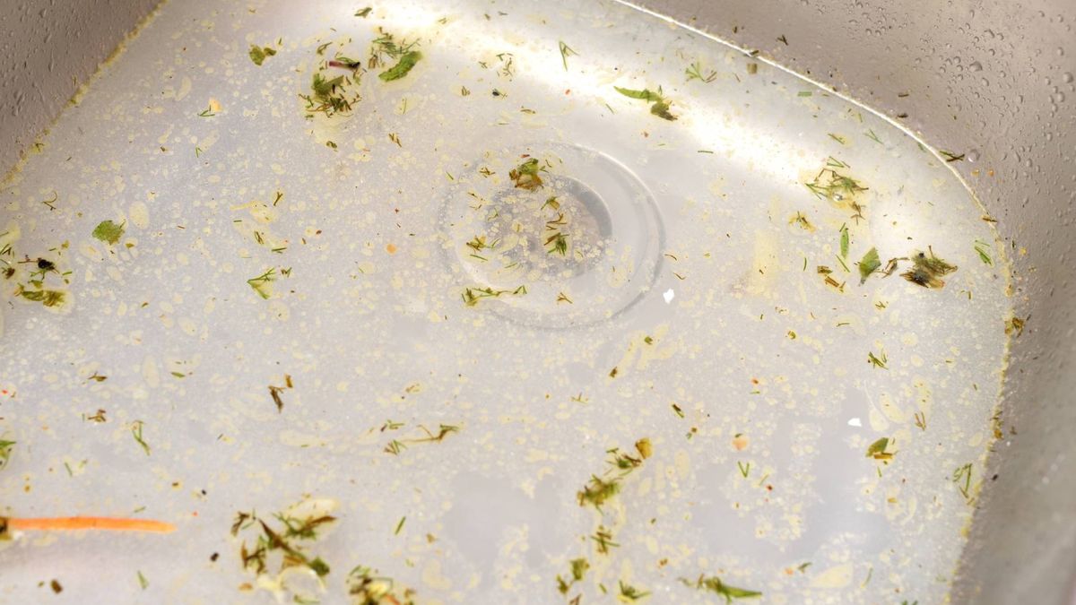 Zlew można odetkać prostymi domowymi sposobami