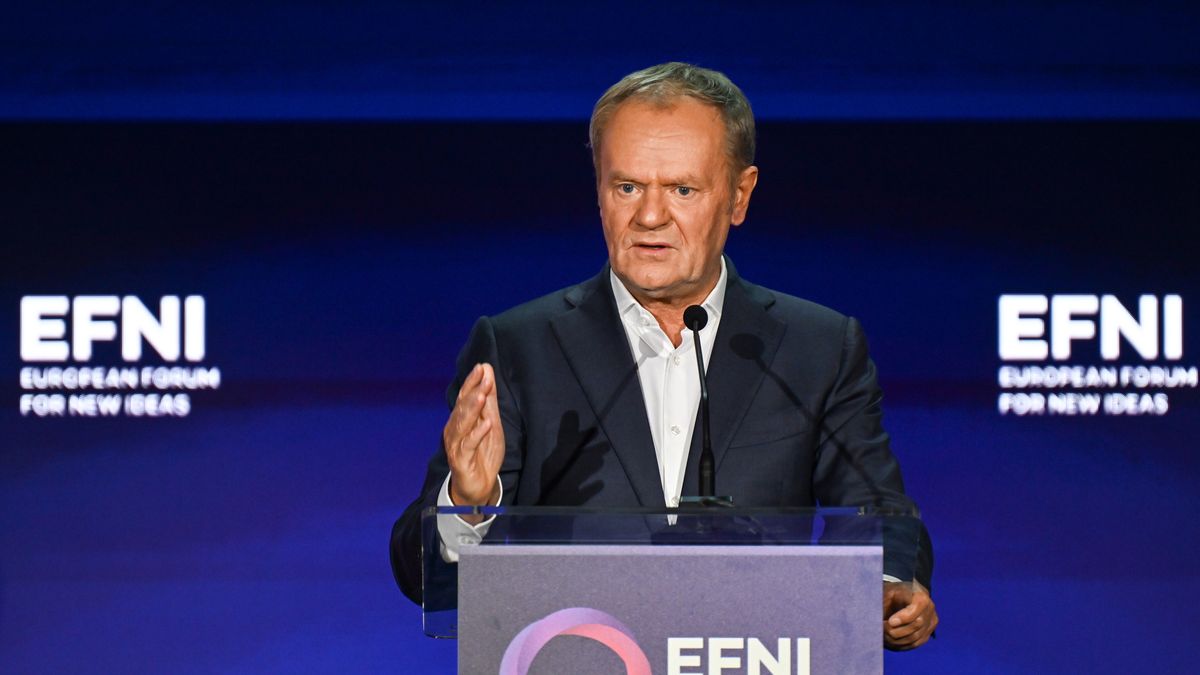 Sopot, 17.10.2025. Premier Donald Tusk podczas wystąpienia "Wojna czy pokój" na zakończenie Europejskiego Forum Nowych Idei 2025 w hotelu Radisson Blu w Sopocie, 17 bm. Trzydniowe wydarzenie, organizowane przez Konfederację Lewiatan przy współpracy z miastem Sopot i BusinessEurope, to jedna z najważniejszych konferencji biznesowych w tej części Europy. W tym roku jednym z kluczowych tematów były obronność i bezpieczeństwo. (aldg) PAP/Marcin Gadomski