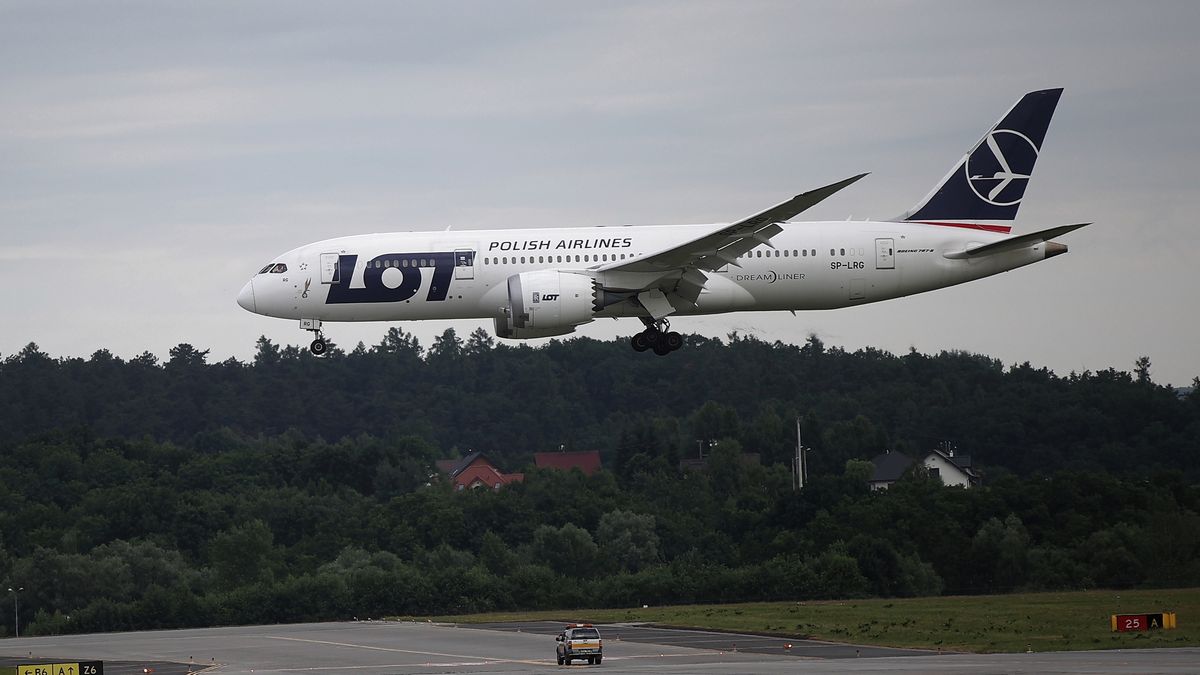 samolot LOT
