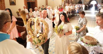 Śrem: Święto Wniebowzięcia Najświętszej Marii Panny. Podczas sumy odpustowej poświęcono chleby i wieńce oraz kwiaty i zioła
