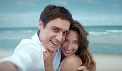 Nowożeńcy reklamują Prince Polo jako "po prostu doskonałe" (wideo)