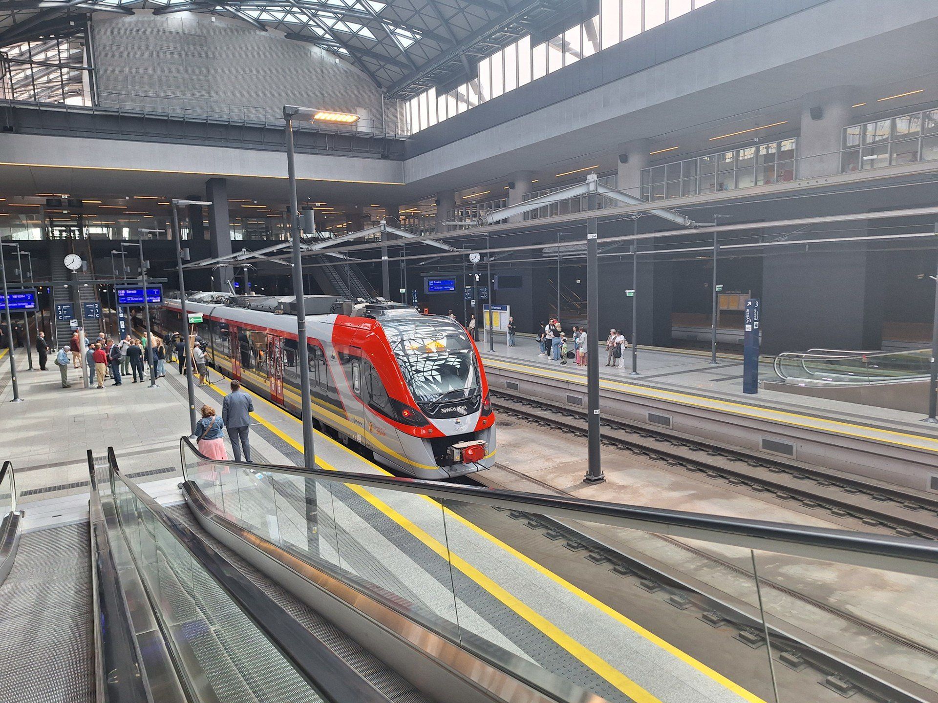 Pociągi ŁKA do Warszawy będą jeździły inaczej niż zwykle