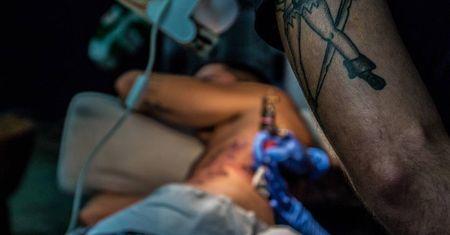 Gdzie zrobić tatuaż? Jak wybrać najlepsze studio tatuażu (poradnik)