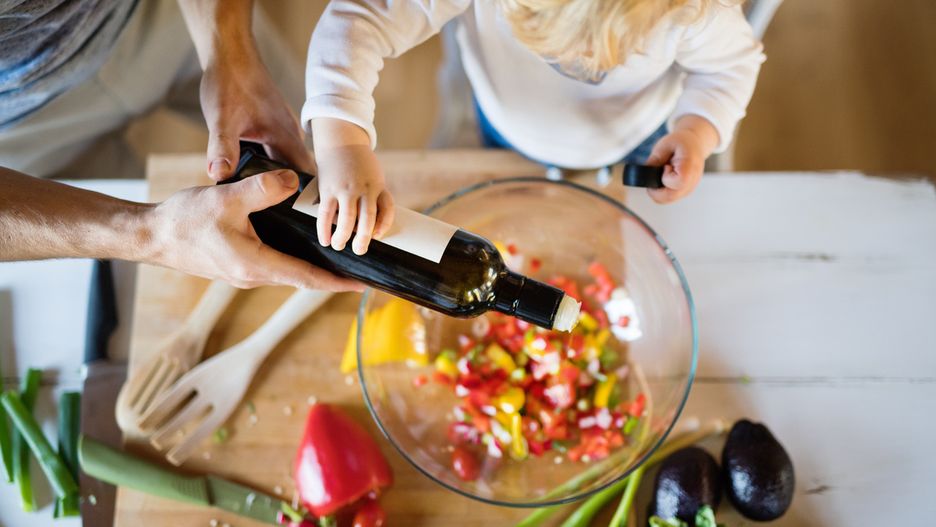 Oliwa z oliwek dla niemowlaka. Jak ją stosować?