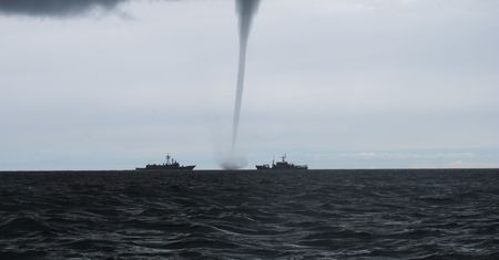 Pogoda. IMGW alarmuje: w weekend trąby powietrzne i burze z gradem do 3 cm