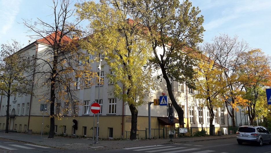 Koronawirus w liceum w Myślenicach. Szkoła wysłała klasę na kwarantannę, nauczyciele uczą dalej