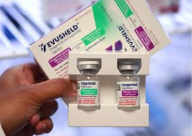 Lek na COVID Evusheld firmy AstraZeneca będzie mógł być podawany również profilaktycznie. EMA ocenia preparat