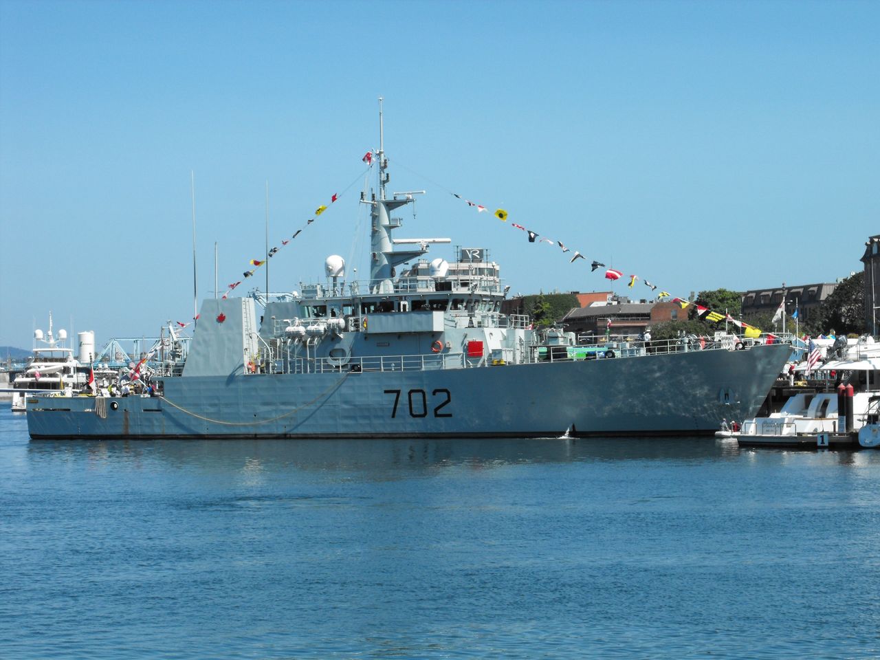 Późnym rankiem w niedzielę z kanadyjskiego portu Halifax wypłynęły dwa okręty wojenne. Statki HMCS Kingston i Summerside zmierzają w kierunku wód Morza Bałtyckiego, gdzie dołączą do trwającej operacji NATO