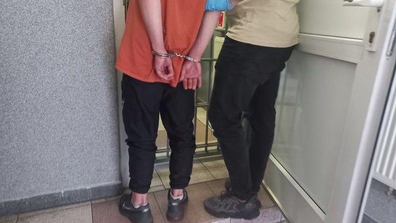 Mężczyzna zaatakował kobietę w sklepie