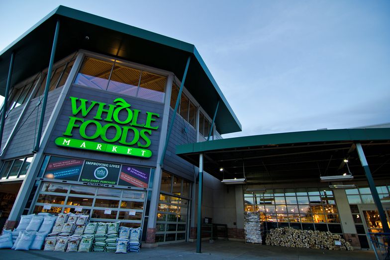 Największy zakup w historii Amazona. Gigant e-commerce przejmuje sieć spożywczą Whole Foods za 13,7 mld dol.