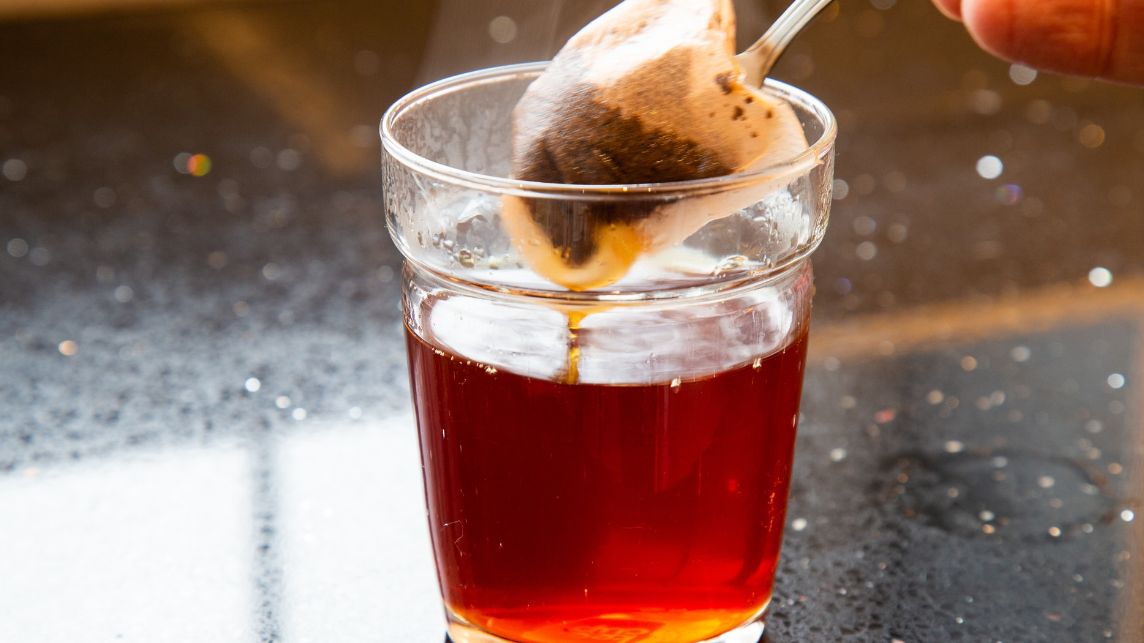 Rak krtani zdarza się coraz częściej. Może być powodowany spożywaniem gorących napojów 