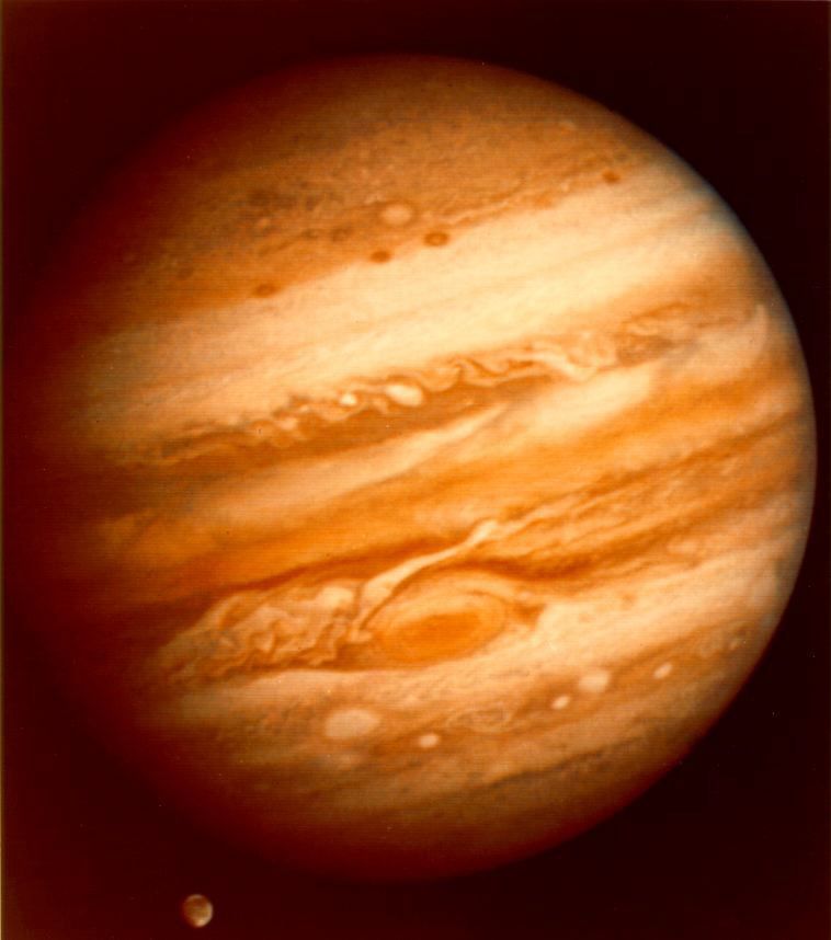 Zdjęcie Jowisza i jego księżyców wykonane przez sondę Voyager 1.