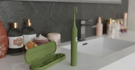 Szczoteczka soniczna od Tesli przypomni ci, że powinieneś umyć zęby z drugiej strony