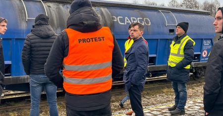 Kołodziejczak na granicy. "Nie chcą przedstawić mi dokumentów"