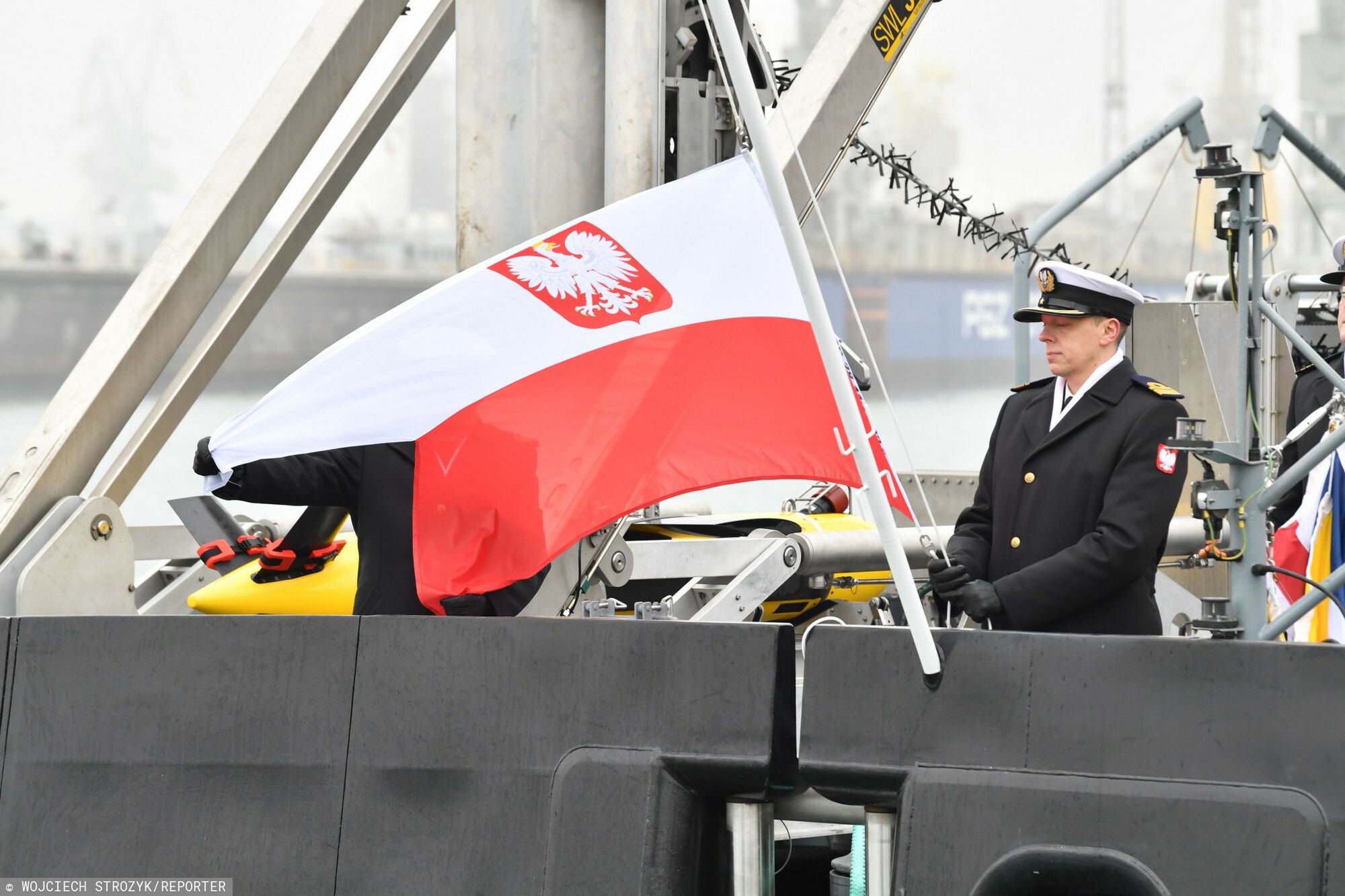 Uroczyste podniesienie bandery na ORP Albatros