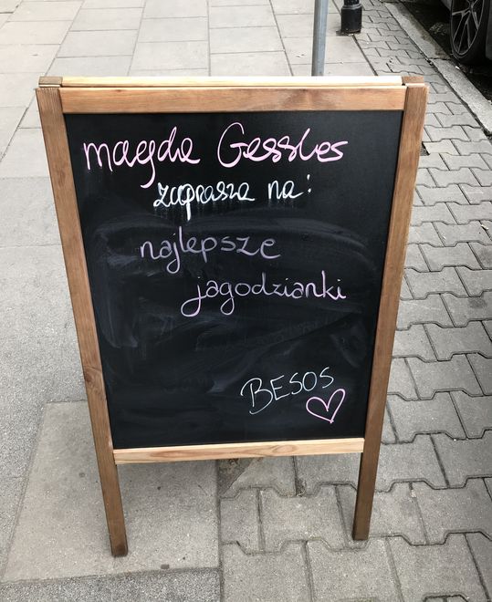 Magda Gessler zachęca do zakupu jagodzianek w swojej cukierni