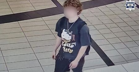 Bił i kopnął kobietę. Nagle pojawił się on. Policja pokazała zdjęcie