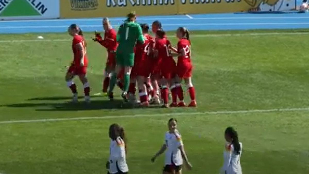 YouTube / Łączy nas Piłka / Reprezentantki Polski świętują gola na 1:1 z Niemkami