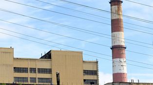 Wyburzą trzeci, ostatni komin dawnej węglowej elektrowni w Stalowej Woli