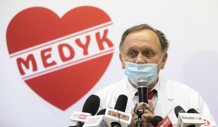 Szczepienie na COVID prosto z ulicy. Szef przychodni z Rzeszowa wyjaśnił