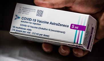 AstraZeneca i zakrzepica. Przedstawiciel EMA: "Jest zależność". KE nie komentuje