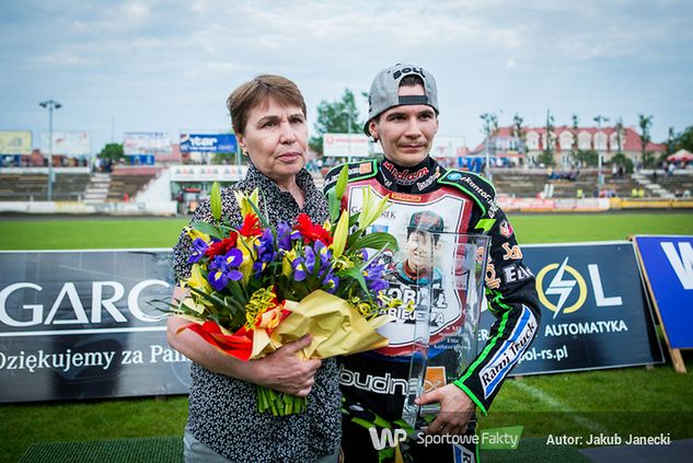 XIX Memoriał Rifa Saitgariejewa w 2016 roku wygrał Patryk Dudek. Na zdjęciu z żoną tragicznie zmarłego żużlowca, Floridą